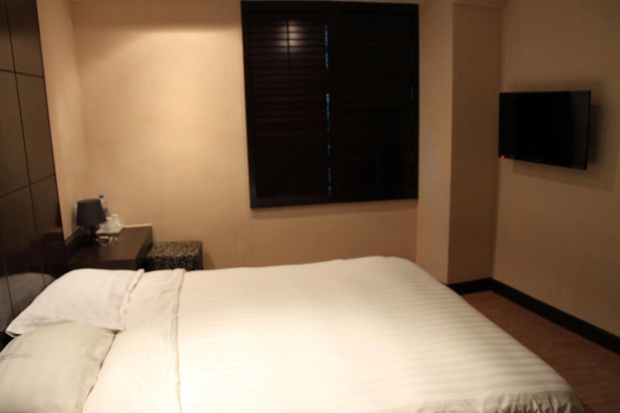 Mingle At The Eden Hotel Hongkong